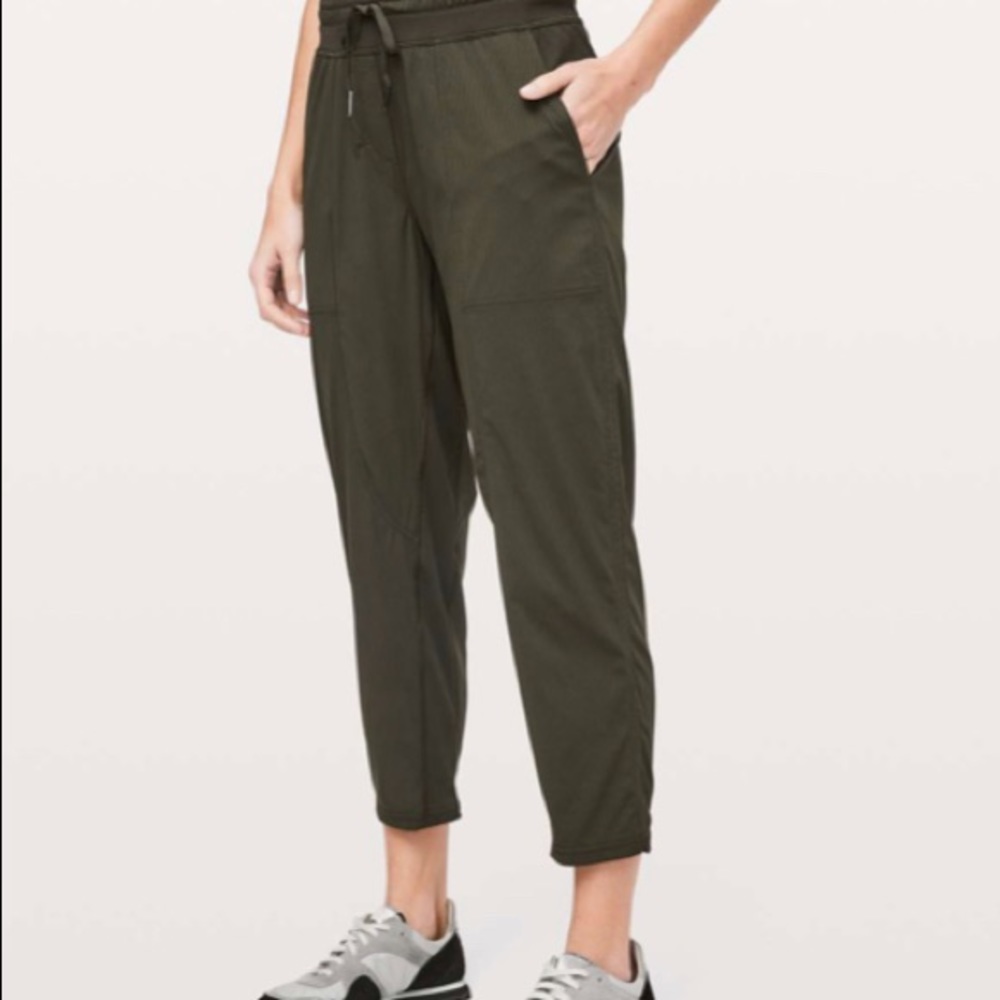 Lululemon Dance Studio Crop 25”